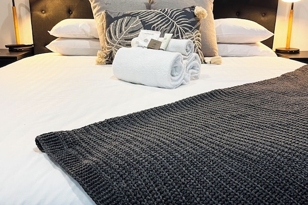 Double Room with Craft Beer Tasting | In-room safe, blackout drapes, iron/ironing board, free WiFi