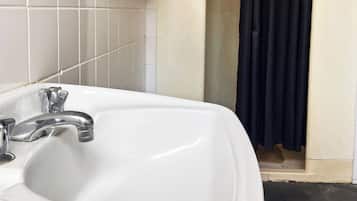 Premium Heritage Queen Room | Bathroom