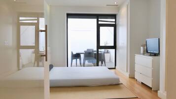 4 slaapkamers, een bureau, een strijkplank/strijkijzer, wifi