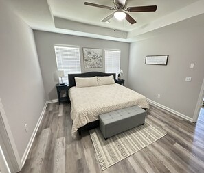 4 habitaciones, tabla de planchar con plancha, wifi y ropa de cama