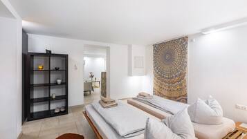 2 bedrooms, iron/ironing board, free WiFi, bed sheets