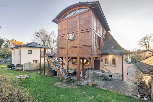 Ferienwohnung 'Living The Green' mit privater Terrasse, WLAN und Klimaanlage