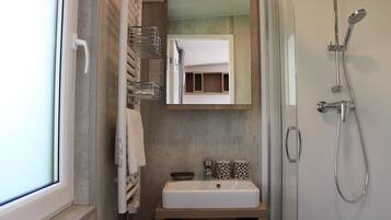 Suihku, hiustenkuivaaja