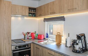 Geladeira, fogão, cooktop, cafeteira/chaleira