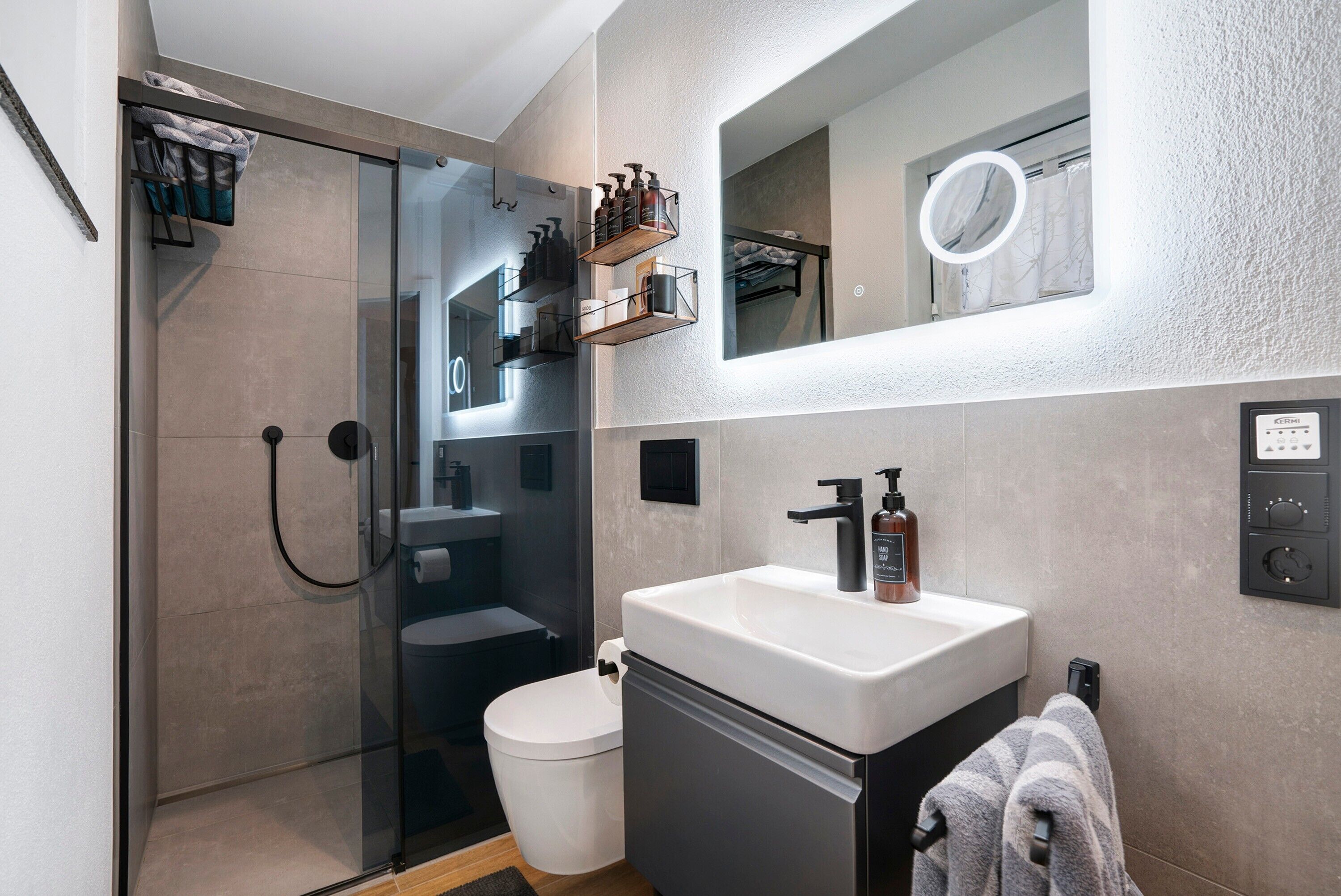 Shower, hair dryer, towels