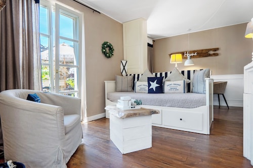 Apartment 'Gästewohnung Am See - Suite Maritim' with Private Terrace, Private Garden and Wi-Fi