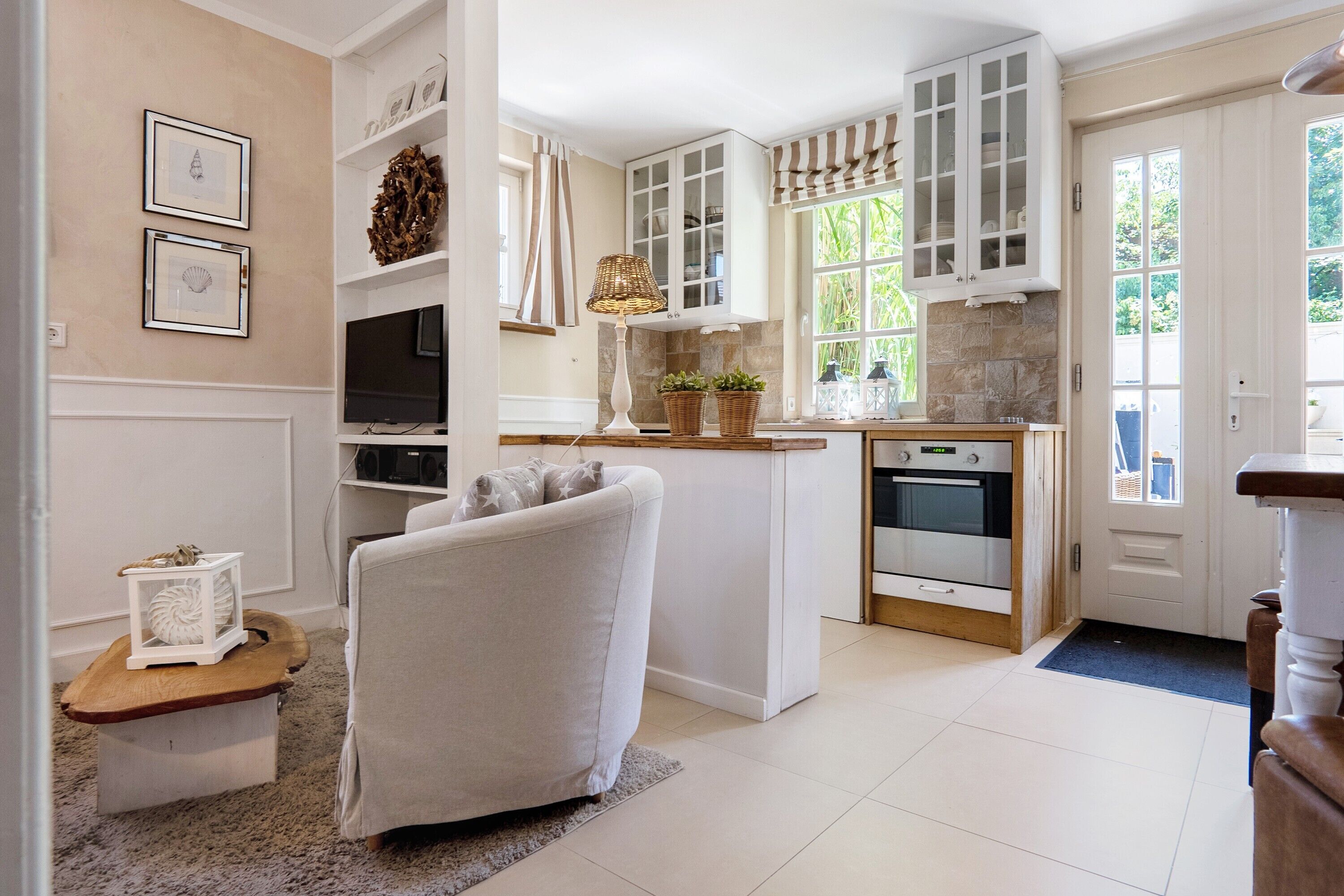 Televisión, chimenea y estéreo 