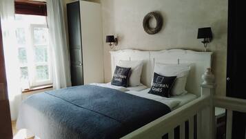 1 dormitorio, tabla de planchar con plancha, wifi gratis y ropa de cama