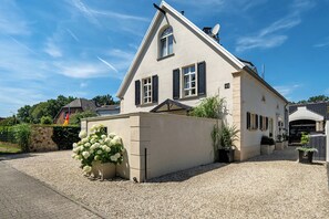 Exterior - Holiday Apartment 'Gästewohnung Am See - Maisonette' with Private Terrace and Wi-Fi Near the Beach (Neuenkirchen)