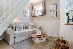 TV, fireplace, stereo - Holiday Apartment 'Gästewohnung Am See - Maisonette' with Private Terrace and Wi-Fi Near the Beach (Neuenkirchen)