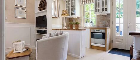 TV, fireplace, stereo