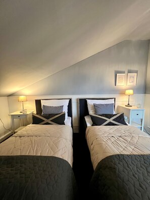 2 bedrooms, iron/ironing board, free WiFi, bed sheets - Cottage and Garden Lakefront Holiday Home with Sauna (Wettringen)