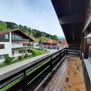 Property grounds - Apartment 'Ferienwohnung Hörnleblick' with Balcony and Wi-Fi (Burgberg im Allgäu)