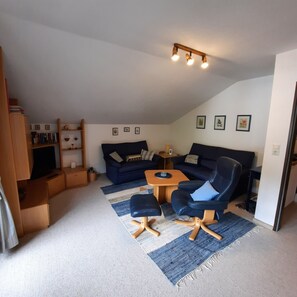 TV - Apartment 'Ferienwohnung Hörnleblick' with Balcony and Wi-Fi (Burgberg im Allgäu)