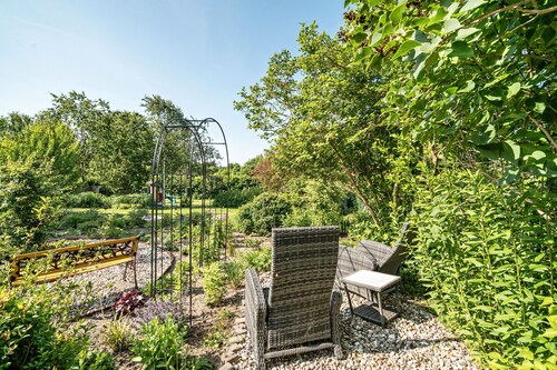 Apartment 'Ferienwohnung 1 Schulze' with Shared Garden, Balcony and Wi-Fi