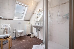 Ducha, secador de pelo, toallas