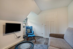 Fernseher, Tischtennisplatte