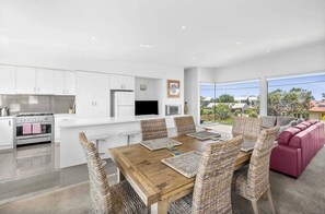 Interior - Saltwater Serenity - Townhouse with a View (Torquay)
