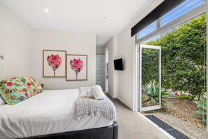3 bedrooms, desk, iron/ironing board, WiFi - Saltwater Serenity - Townhouse with a View (Torquay)