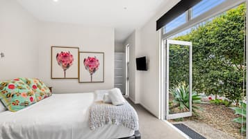 3 bedrooms, desk, iron/ironing board, WiFi