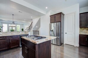 Fridge, microwave, oven, stovetop - Elegant 3BR 3.5Bath Home with Private Pool (Houston)