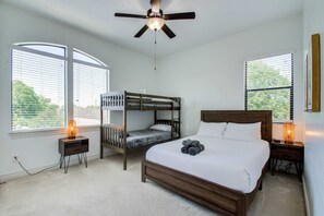 3 bedrooms, iron/ironing board, WiFi, bed sheets