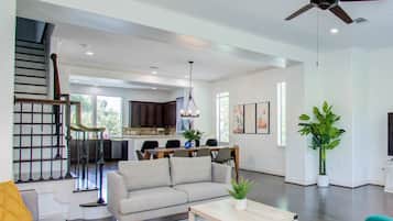 Televisión, estéreo y oficina