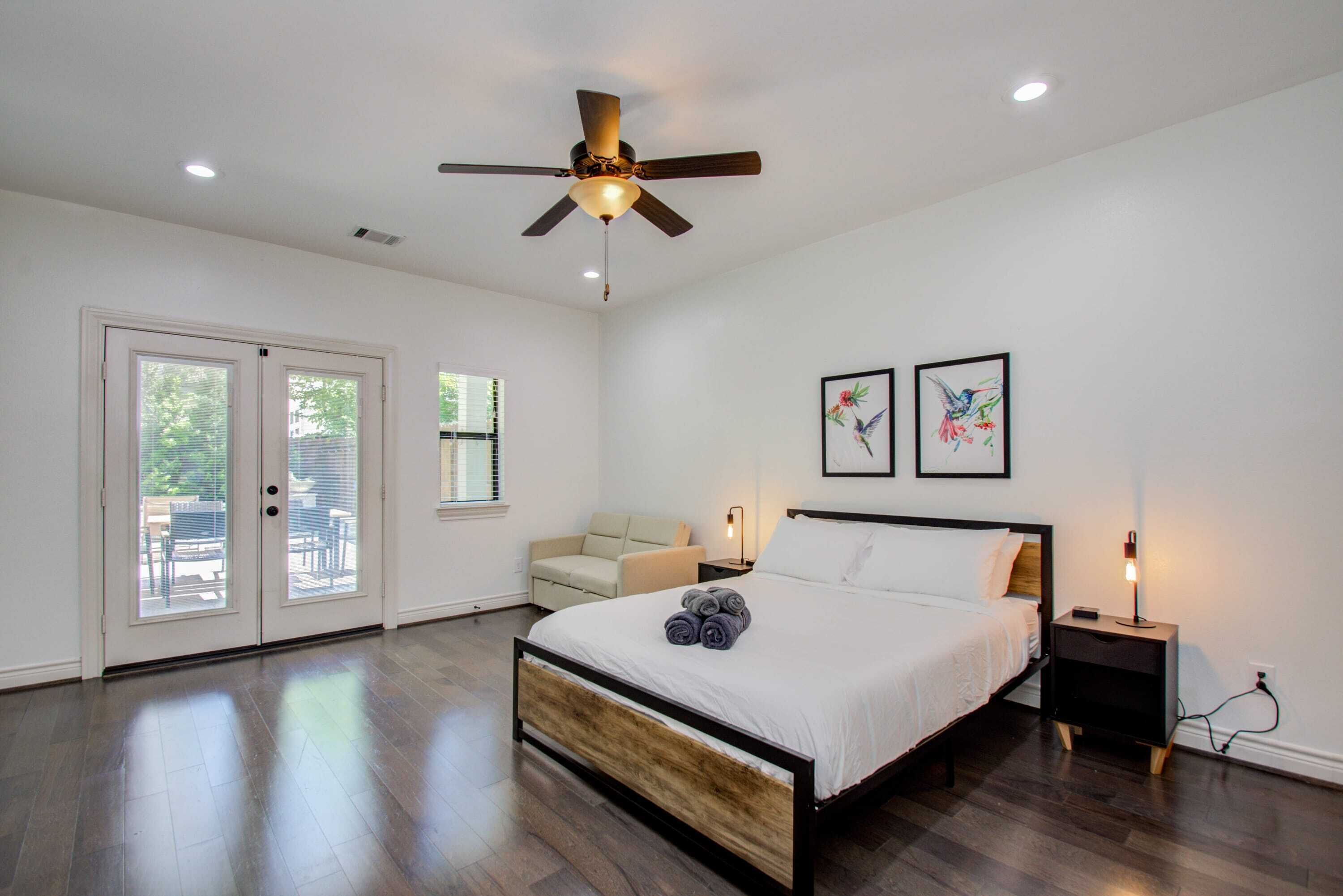 3 bedrooms, iron/ironing board, WiFi, bed sheets