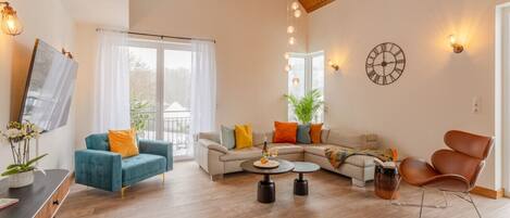 Smart TV, fireplace, books