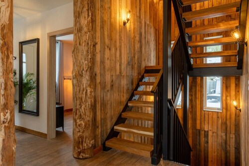 Industrial Loft w/ Whirlpool, Sauna, Terrace