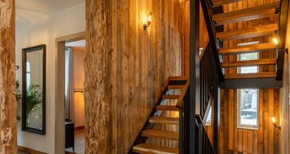 Industrial Loft w/ Whirlpool, Sauna, Terrace