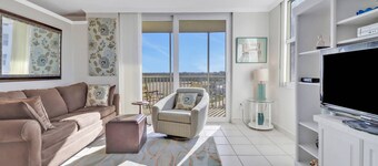 Bonita Springs Studio, Sleeps 4! Steps to Beach! Free Parking & Over $100 of Free Daily Activities!