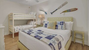3 bedrooms, iron/ironing board, WiFi, bed sheets - Steps to Pool & (Private) Beach! Beach Service Included! 2 Adult Bikes! - Blue Crab Villa on 30A (Santa Rosa Beach)