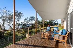Terrace/patio - The Lighthouse Mollymook - 4BR / Pets / Beach (Mollymook Beach)