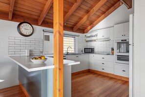 Fridge, oven, stovetop, dishwasher - The Lighthouse Mollymook - 4BR / Pets / Beach (Mollymook Beach)