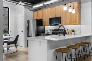 Fridge, microwave, oven, stovetop - Eastside One Condo With Rooftop (Traverse City)