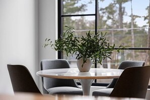 Dining - Eastside One Condo With Rooftop (Traverse City)