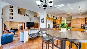 Dining - 1-Acre Backyard & Gym: Spacious Apopka Escape! (Apopka)