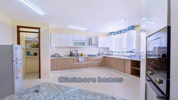 Full-size fridge, microwave, oven, blender