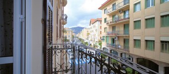 Hanbury 10 in Alassio