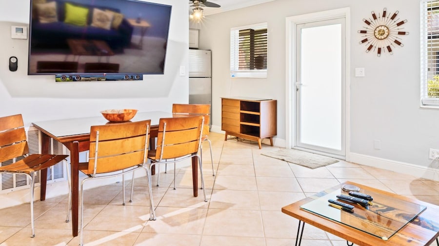 Wilton Manors 2BR Charm Walk to the Drive