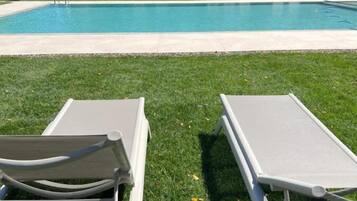 Een seizoensgebonden buitenzwembad