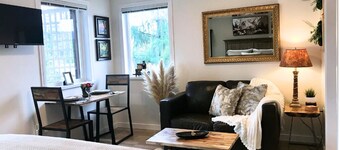 Florence Lake Garden Suite With Private Outdoor Patio With Fire Pit & Grill