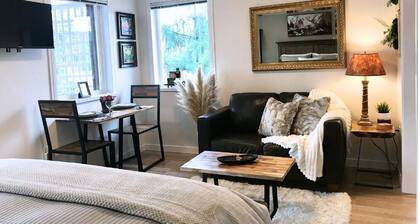 Florence Lake Garden Suite With Private Outdoor Patio With Fire Pit & Grill