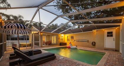 Sleeps 12~Game Room~Mini Golf~Bocce Ball~Hot Tub