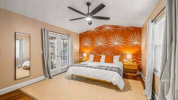 4 bedrooms, desk, iron/ironing board, travel crib