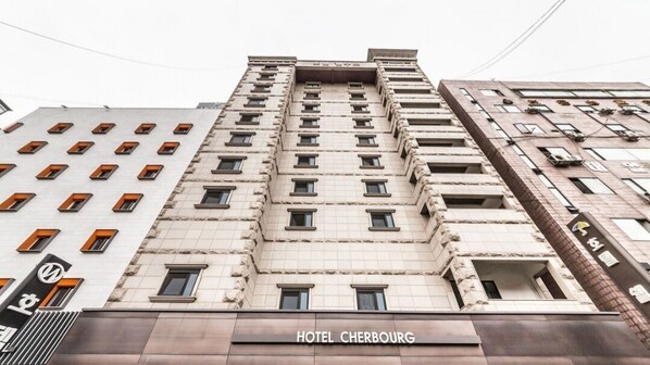 Fachada de la propiedad