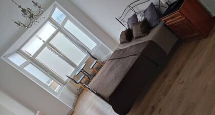 Room in B&B - Spacious Room With Beautiful View of the Koekelberg Basilica