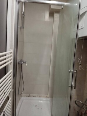 Phòng tập thể, 1 phòng ngủ, quang cảnh thành phố | Phòng tắm