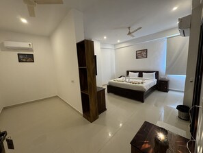 1 bedroom, soundproofing, free WiFi - Hotel Shikaar Inn (Udaipurwati)
